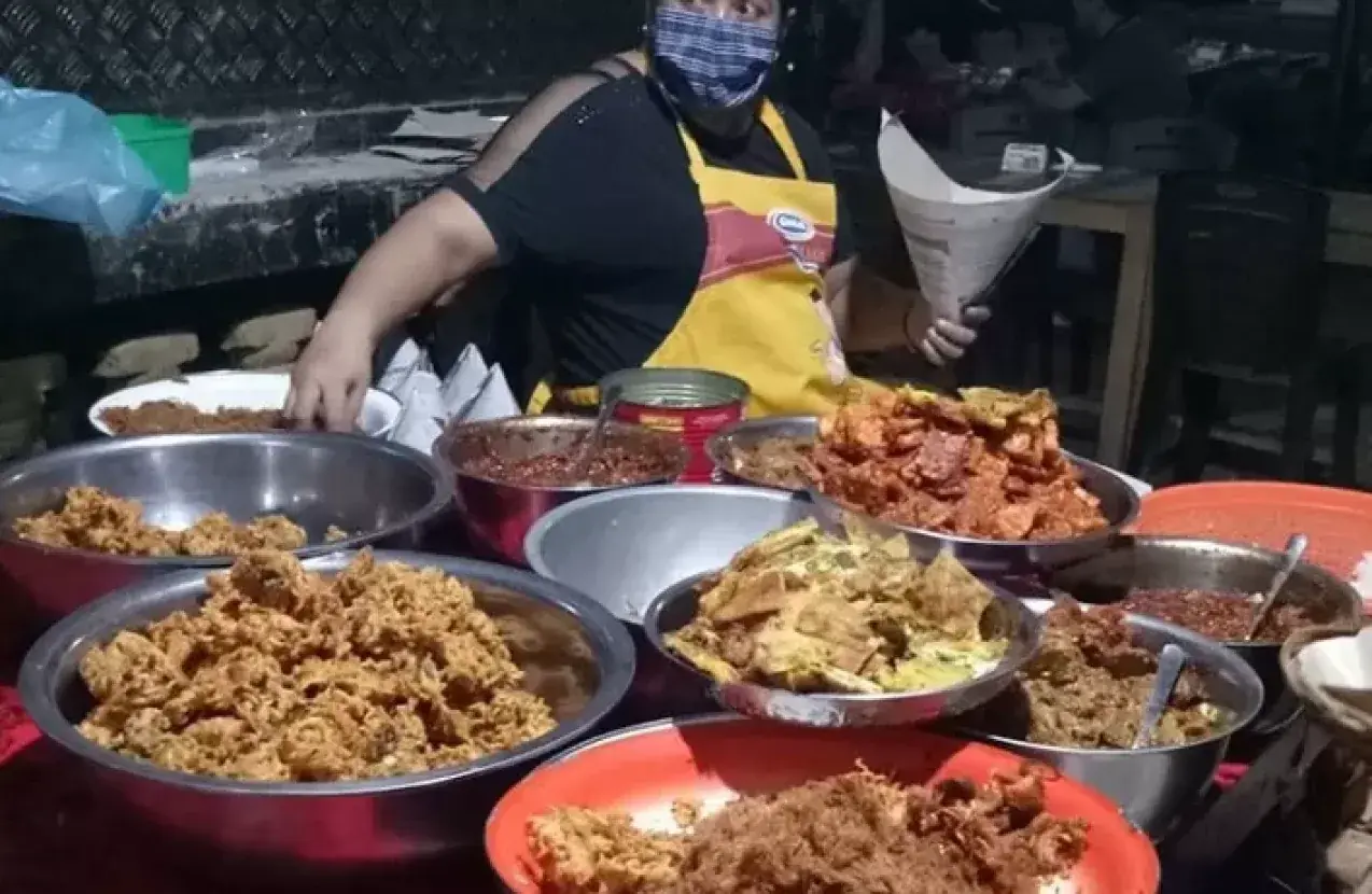 Hidangan gorengan di meja