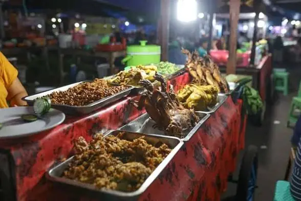 Makanan jalanan Indonesia yang beragam