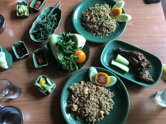 Hidangan Indonesia lezat disajikan