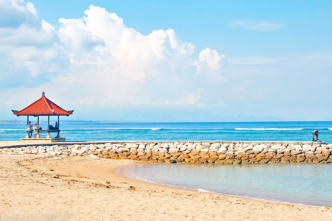 Gubuk di tepi pantai indah