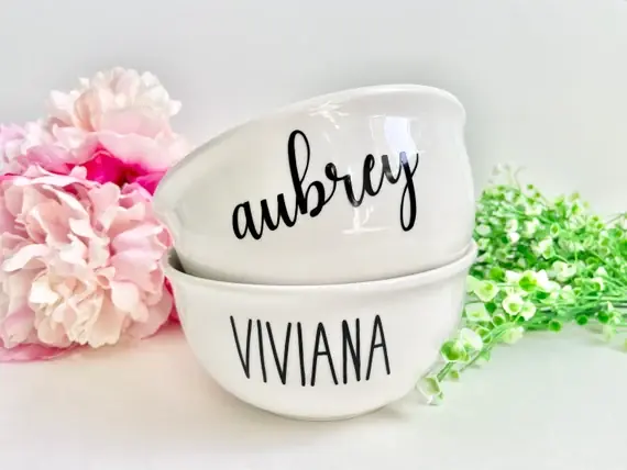 Mangkuk bernama Aubrey dan Viviana