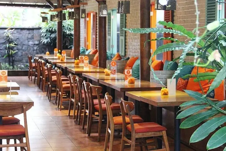 meja dan kursi kafe outdoor