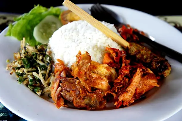 Nasi campur ayam bumbu bali