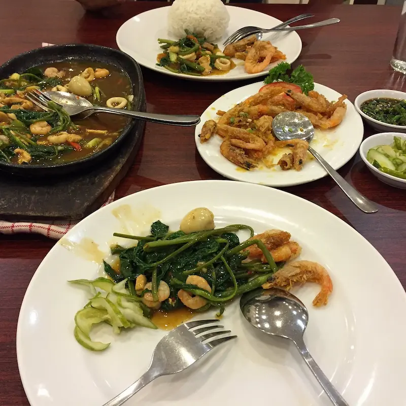 Hidangan udang dan sayuran