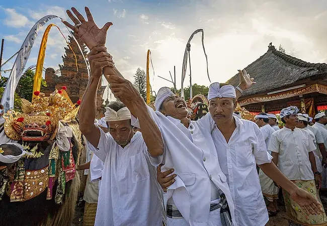 Ritual Hindu Bali saat festival