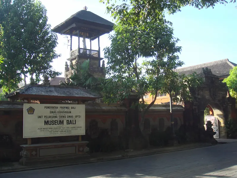 Museum Bali gerbang tradisional Indonesia